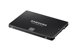 Samsung 860 EVO 500GB, sekvenční čtení: až 550MB/s, sekvenční zápis: až 520MB/s, 5 let záruka